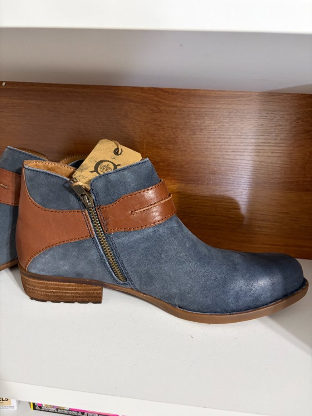 Born "Kati" ankle bootie in Dark Blue, size 10 - Picture 11 of 14